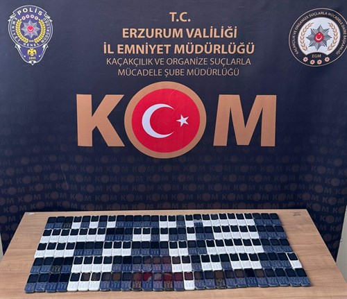 KOM Şube Müdürlüğümüzce yapılan çalışmalar neticesinde 138 adet gümrük kaçağı cep telefonu ele geçirilmiştir.